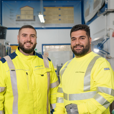 Unsere Mitarbeiter im Einsatz – Symbol für gleichbleibend hohe Qualität und Verlässlichkeit