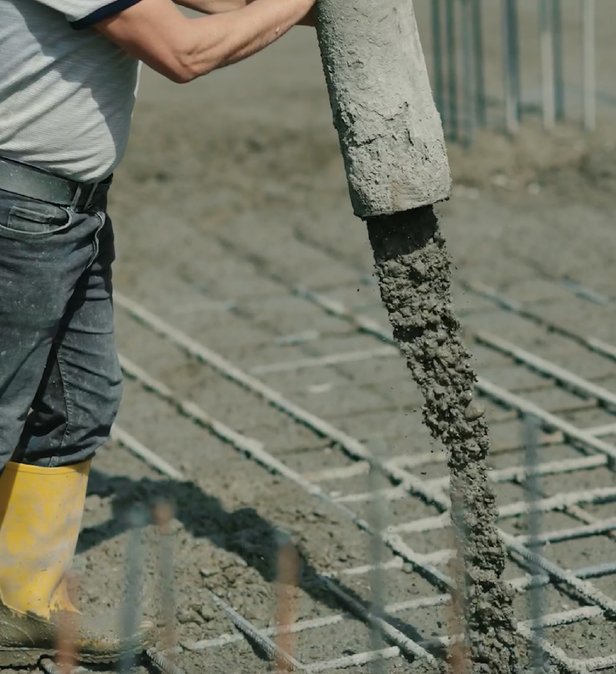 npumpen-Service von Krieger – präzises Einfüllen von Beton direkt auf der Baustelle